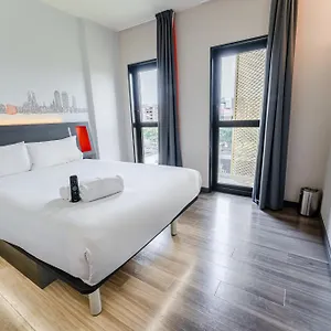 https://easyhotel-barcelona.catalonia-hotels.com